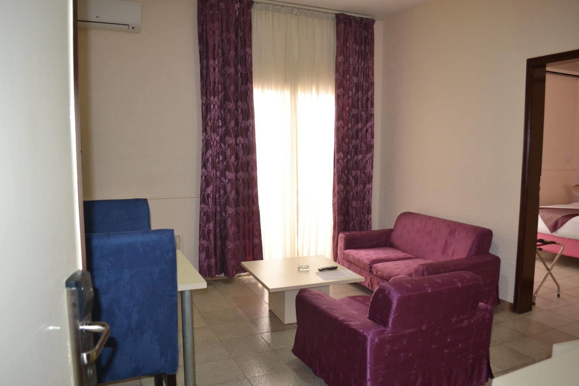 Hotel Mansel Yaounde Exterior photo