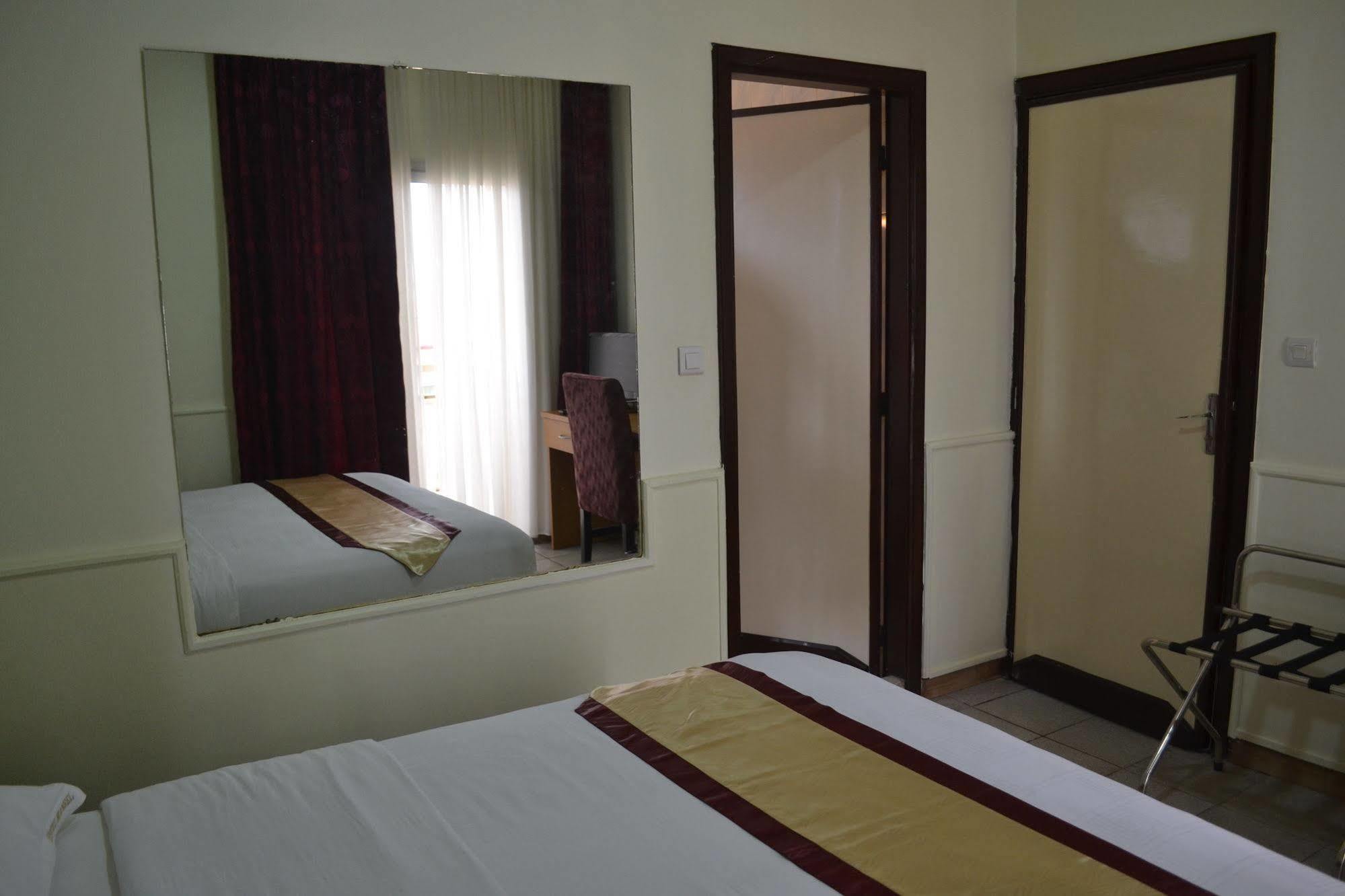 Hotel Mansel Yaounde Exterior photo