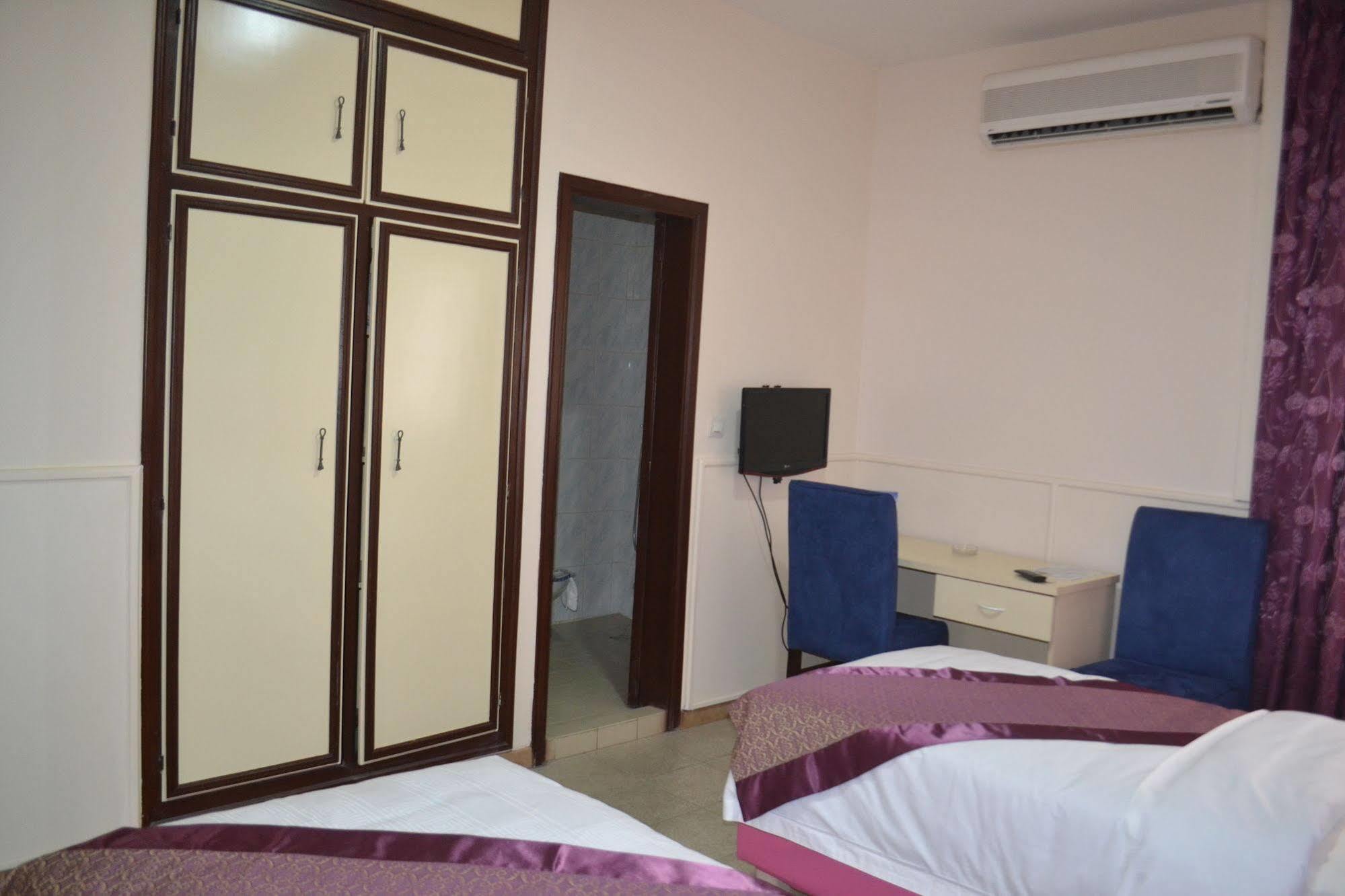 Hotel Mansel Yaounde Exterior photo
